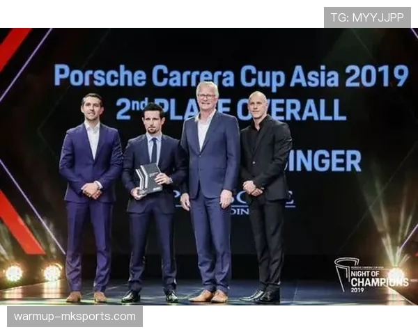 斯洛伐克队发布全新蓝白战袍，助力逐梦荣耀征程